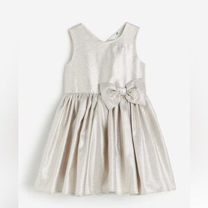 Your toddler is holiday ready with this 4T Bow Detail Dres. NWT .